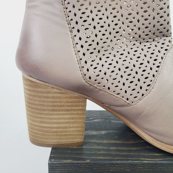 Sofft Perforated Nude Ombre Zipper Side CBUG18 Bootie Sz 10M - Picture 5 of 12